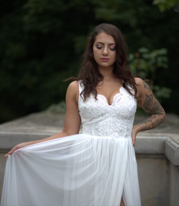 suknia ślubna tiulowa