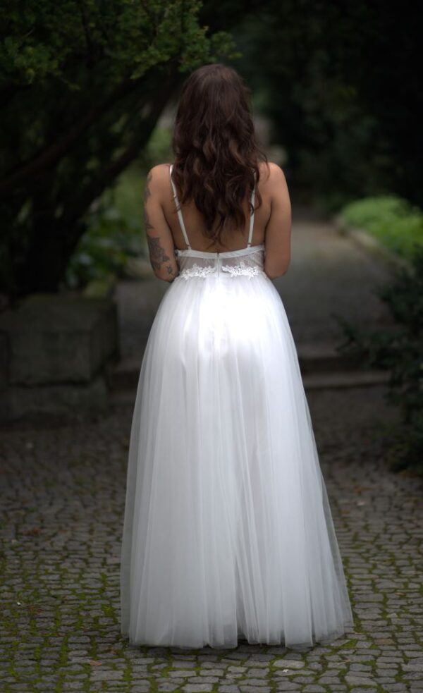 suknia ślubna na ramiączkach
